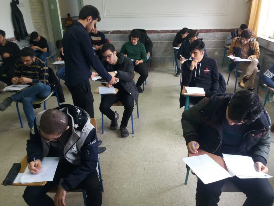 بازدید سرپرست دانشگاه فرهنگیان استان مرکزی از حوزه امتحانی 8