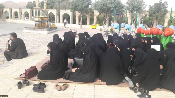 تجدید میثاق دانشجویان پردیس زینب کبری (س) با شهدای هشت سال دفاع مقدس و مدافعین حرم
 3