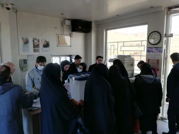 جضور پرشور دانشجویان پردیس حضرت زینب کبری در انتخابات 3