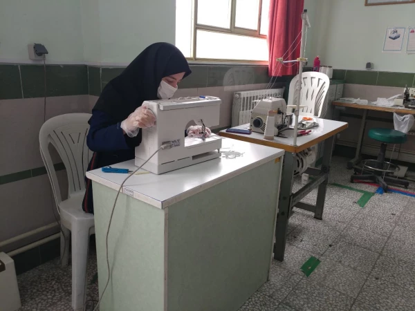 مشارکت دانشجویان دانشگاه فرهنگیان استان مرکزی در تولید ماسک در کارگاه مهارت افزایی 3