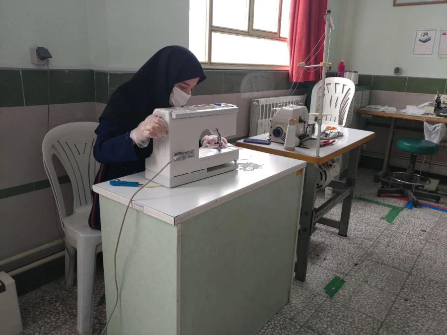 مشارکت دانشجویان دانشگاه فرهنگیان استان مرکزی در تولید ماسک در کارگاه مهارت افزایی 3