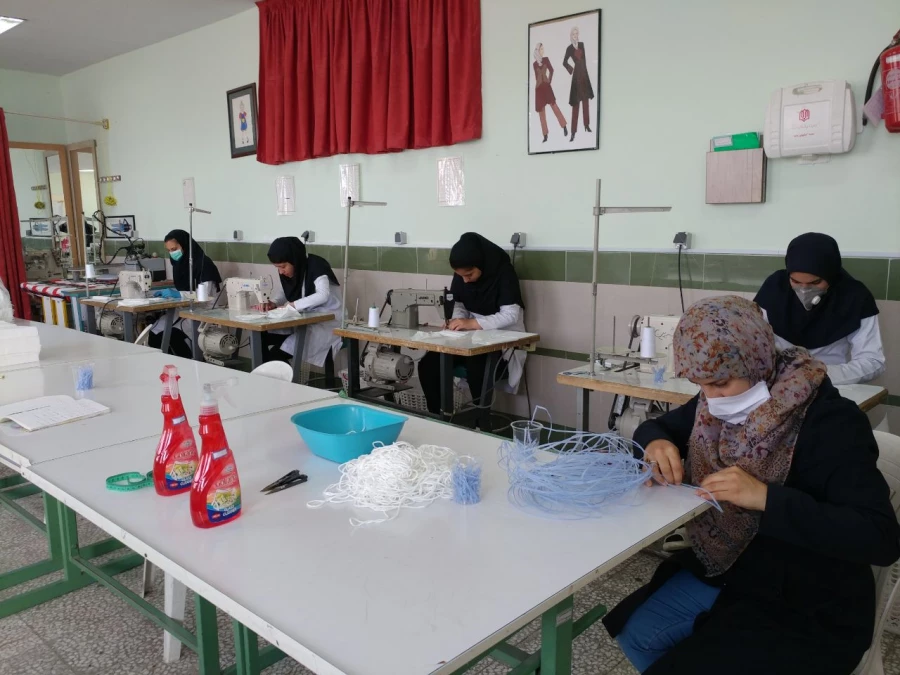 مشارکت دانشجویان دانشگاه فرهنگیان استان مرکزی در تولید ماسک در کارگاه مهارت افزایی 7
