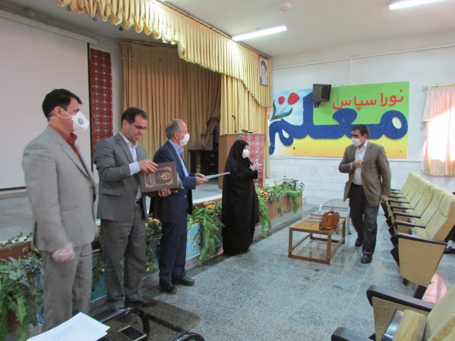 از اعضای محترم هیات علمی و مدرسان کارورزی دانشگاه فرهنگیان استان مرکزی تقدیر شد 4