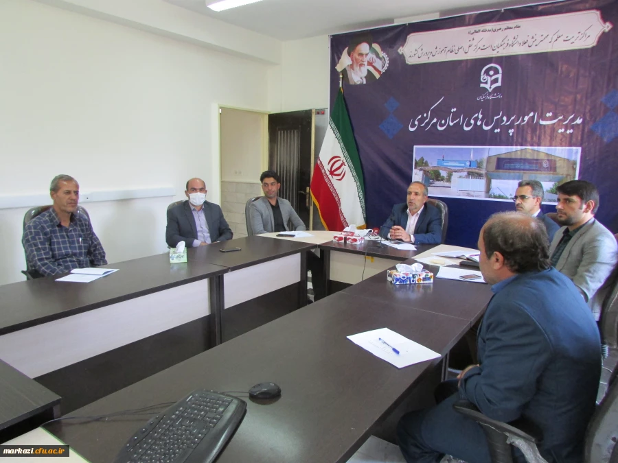 نشست صمیمی مسئولین دانشگاه فرهنگیان استان مرکزی با شورای صنفی و نمایندگان اتاق های دانشجویی برگزار شد 3