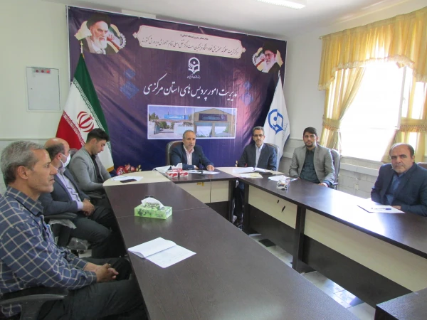 نشست صمیمی مسئولین دانشگاه فرهنگیان استان مرکزی با شورای صنفی و نمایندگان اتاق های دانشجویی برگزار شد 4