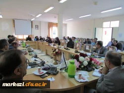 جلسه هم اندیشی کارشناس مسئولان و کارشناسان پردیس های استان مرکزی با رئیس دانشگاه برگزار شد 4