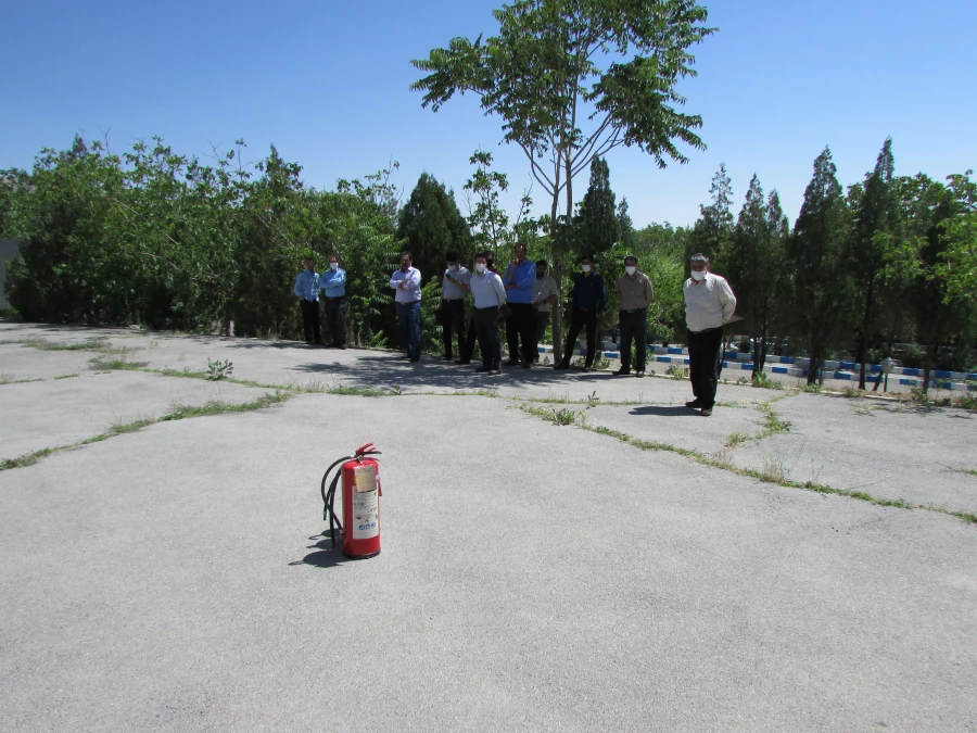 دوره آموزش اطفاء حریق برای نگهبانان و نیروهای خدماتی دانشگاه فرهنگیان استان مرکزی برگزار شد 3