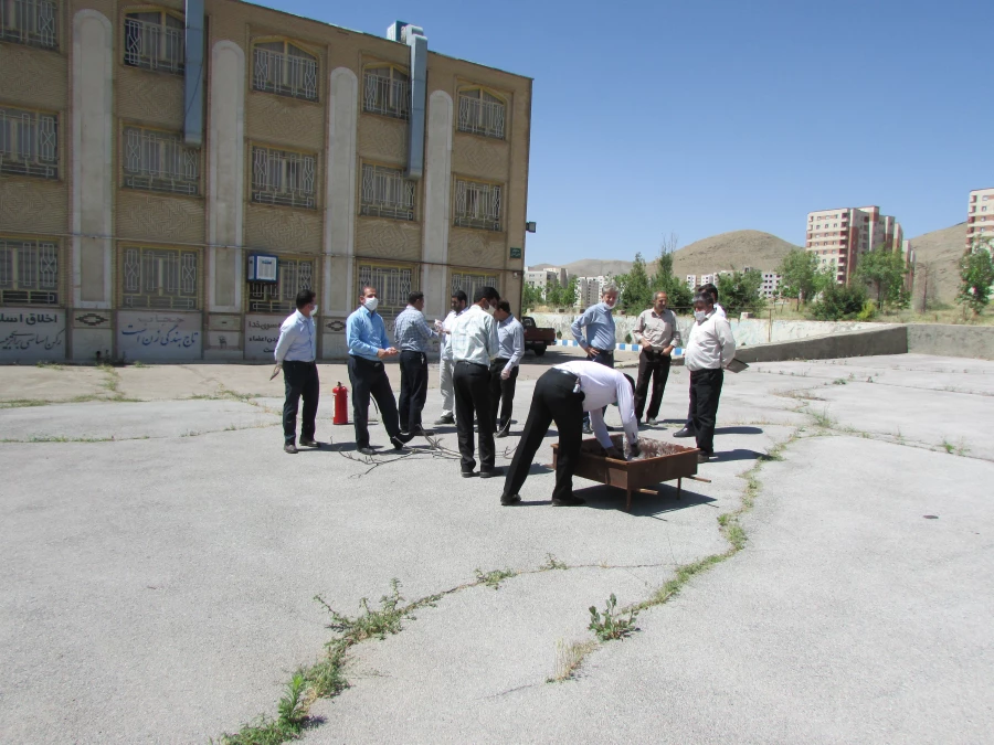 دوره آموزش اطفاء حریق برای نگهبانان و نیروهای خدماتی دانشگاه فرهنگیان استان مرکزی برگزار شد 5