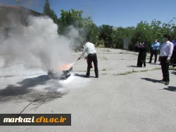 دوره آموزش اطفاء حریق برای نگهبانان و نیروهای خدماتی دانشگاه فرهنگیان استان مرکزی برگزار شد 7