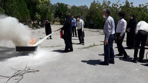 دوره آموزش اطفاء حریق برای نگهبانان و نیروهای خدماتی دانشگاه فرهنگیان استان مرکزی برگزار شد 9