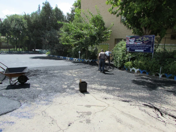 آسفالت 2000 متر مربع از محوطه پردیس شهید باهنر اراک انجام شد 5