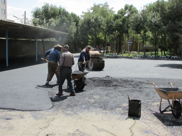 آسفالت 2000 متر مربع از محوطه پردیس شهید باهنر اراک انجام شد 7