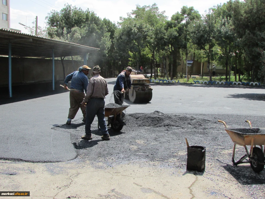 آسفالت 2000 متر مربع از محوطه پردیس شهید باهنر اراک انجام شد 7