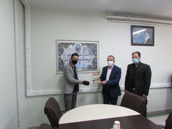 تقدیر از دانشجوی منتخب دانشگاه فرهنگیان  استان مرکزی در مرحله کشوری جشنواره ایده شو 3
