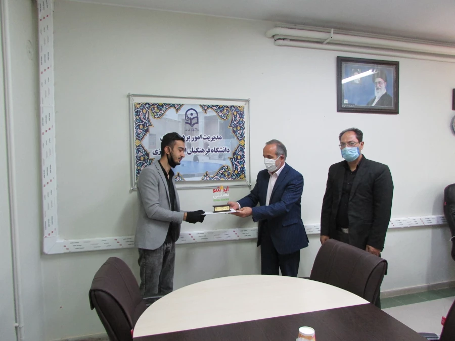 تقدیر از دانشجوی منتخب دانشگاه فرهنگیان  استان مرکزی در مرحله کشوری جشنواره ایده شو 4
