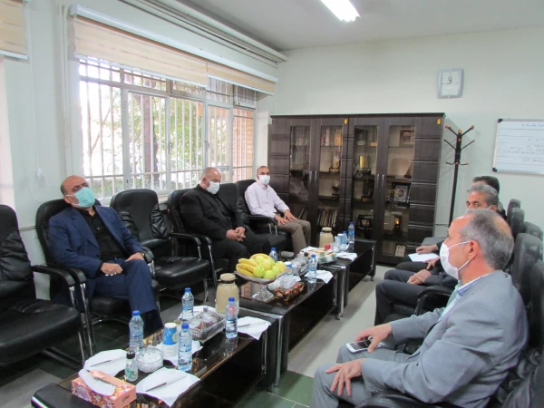 نشست سرپرست دانشگاه فرهنگیان استان مرکزی با نماینده مردم شهر اراک در شورای اسلامی 5