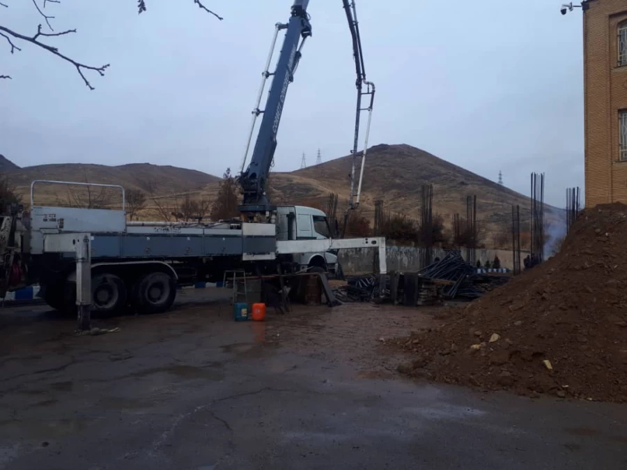 آغاز بتن ریزی طرح توسعه ساختمان آموزش پردیس حضرت زینب کبری(س) استان مرکزی 5