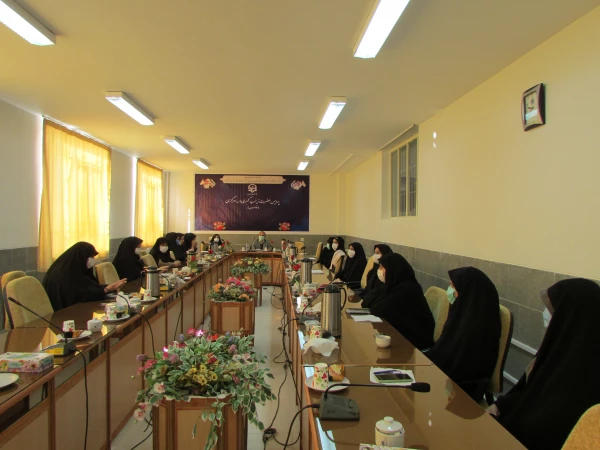 جلسه شورای اداری پردیس حضرت زینب کبری(س) برگزار شد 4