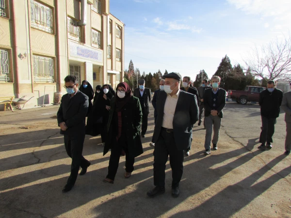 بازدید معاون برنامه ریزی و امور مشارکت های مردمی سازمان نوسازی مدارس کشور از پردیس حضرت زینب کبری اراک 4