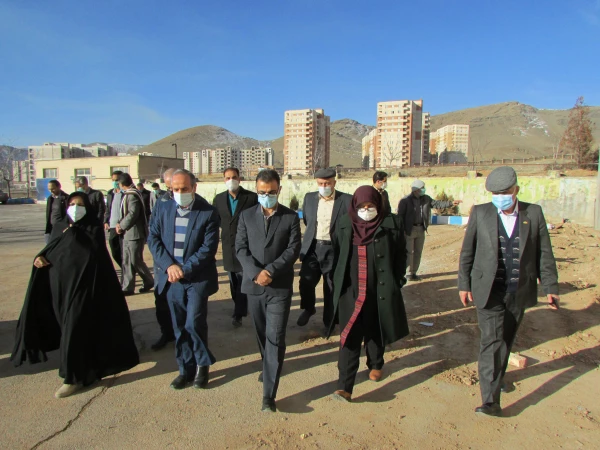 بازدید معاون برنامه ریزی و امور مشارکت های مردمی سازمان نوسازی مدارس کشور از پردیس حضرت زینب کبری اراک 7