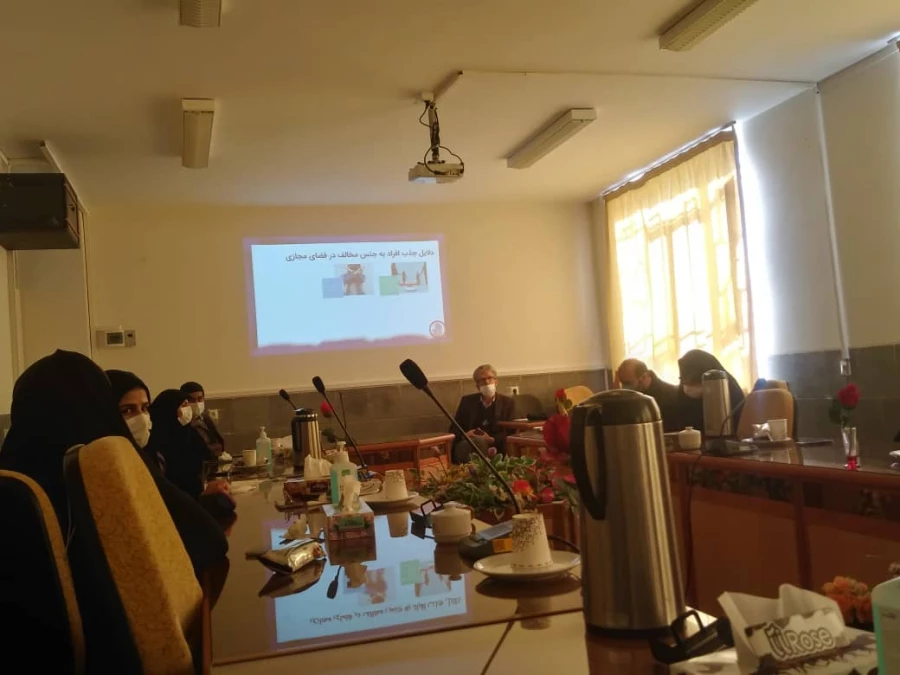 دومین جلسه رسانه و سبک زندگی سالم با محوریت فرزندپروری در عصر دیجیتال در پردیس زینب کبری(س) برگزار شد 2