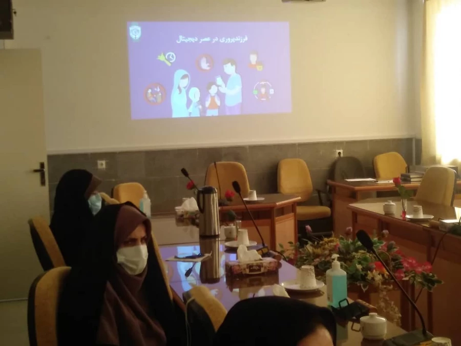 دومین جلسه رسانه و سبک زندگی سالم با محوریت فرزندپروری در عصر دیجیتال در پردیس زینب کبری(س) برگزار شد 8