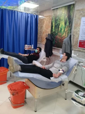 اهدای خون توسط دانشجومعلمان پردیس شهید باهنر به همراه سرپرست مدیریت استانی و کارکنان پردیس 3