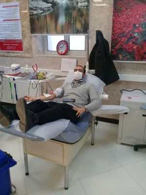 اهدای خون توسط دانشجومعلمان پردیس شهید باهنر به همراه سرپرست مدیریت استانی و کارکنان پردیس 4