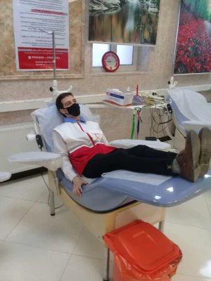 اهدای خون توسط دانشجومعلمان پردیس شهید باهنر به همراه سرپرست مدیریت استانی و کارکنان پردیس 5