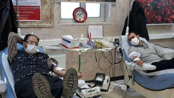 اهدای خون توسط دانشجومعلمان پردیس شهید باهنر به همراه سرپرست مدیریت استانی و کارکنان پردیس 7