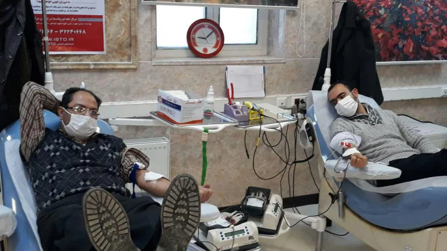 اهدای خون توسط دانشجومعلمان پردیس شهید باهنر به همراه سرپرست مدیریت استانی و کارکنان پردیس 7