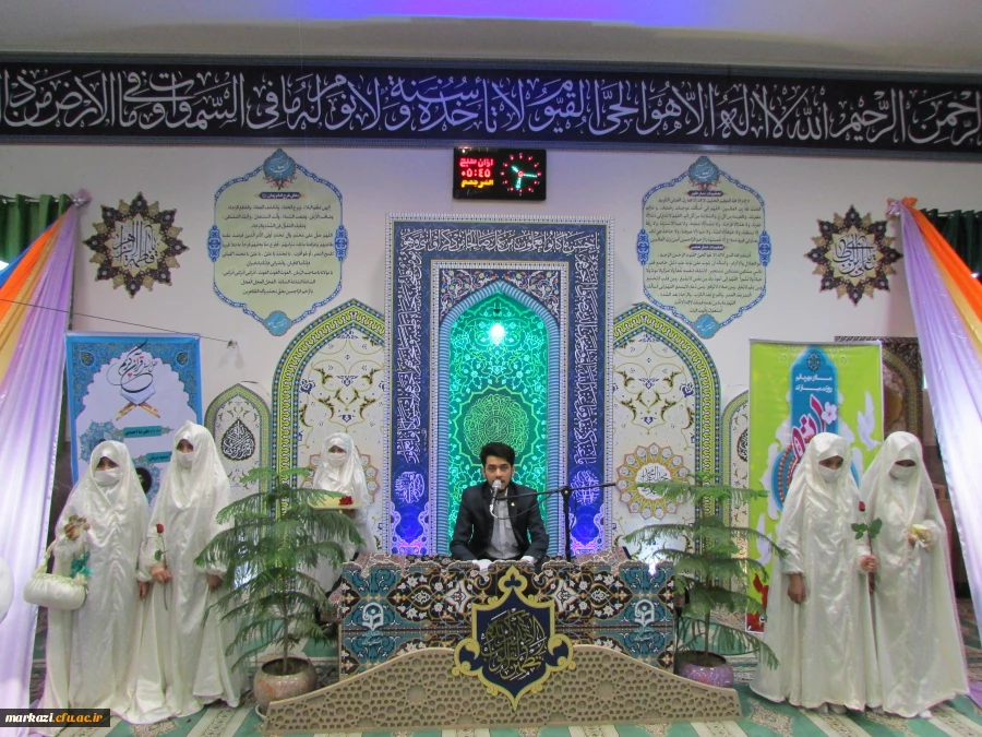 به مناسبت ایام الله دهه فجر و ولادت حضرت زهرا (س) و گرامیداشت بنیانگذار جمهوری اسلامی ایران دانشگاه فرهنگیان استان محفل انس با قرآن کریم را برگزار کرد 2