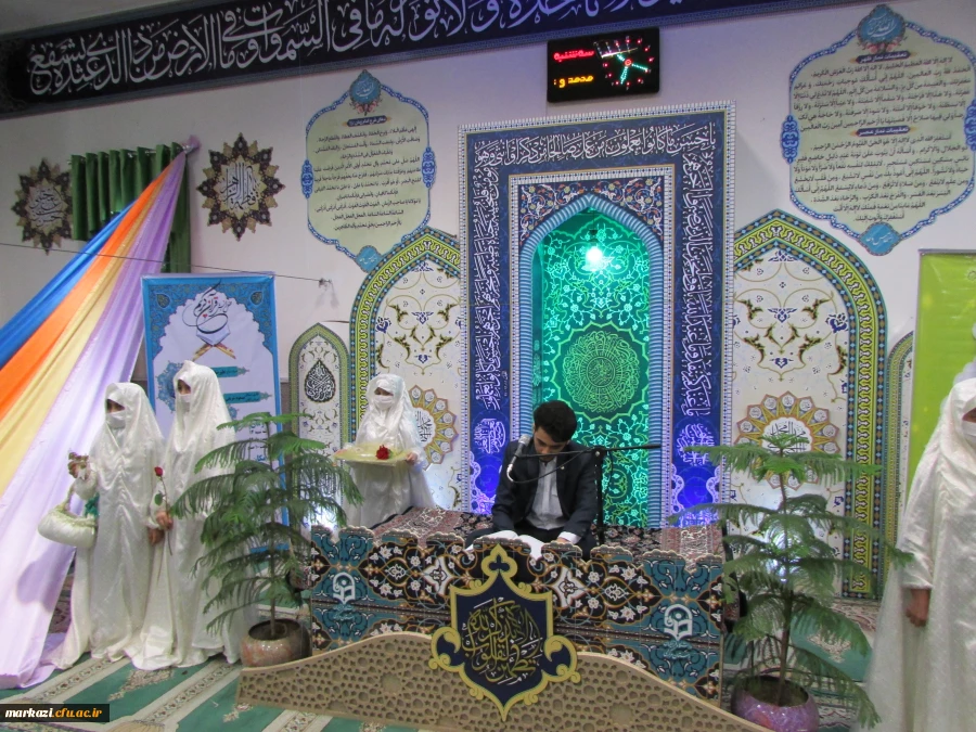 به مناسبت ایام الله دهه فجر و ولادت حضرت زهرا (س) و گرامیداشت بنیانگذار جمهوری اسلامی ایران دانشگاه فرهنگیان استان محفل انس با قرآن کریم را برگزار کرد 3