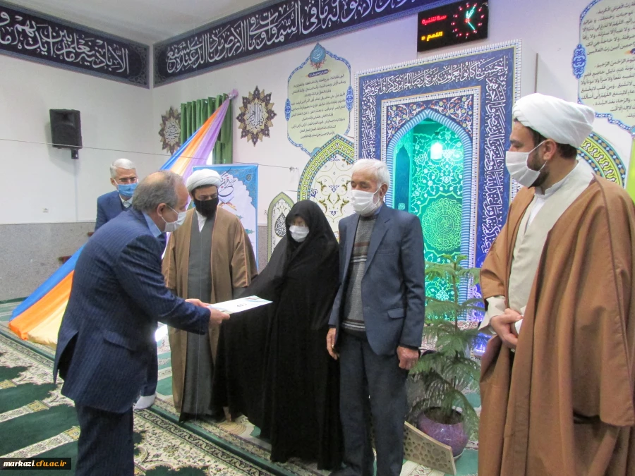 به مناسبت ایام الله دهه فجر و ولادت حضرت زهرا (س) و گرامیداشت بنیانگذار جمهوری اسلامی ایران دانشگاه فرهنگیان استان محفل انس با قرآن کریم را برگزار کرد 11