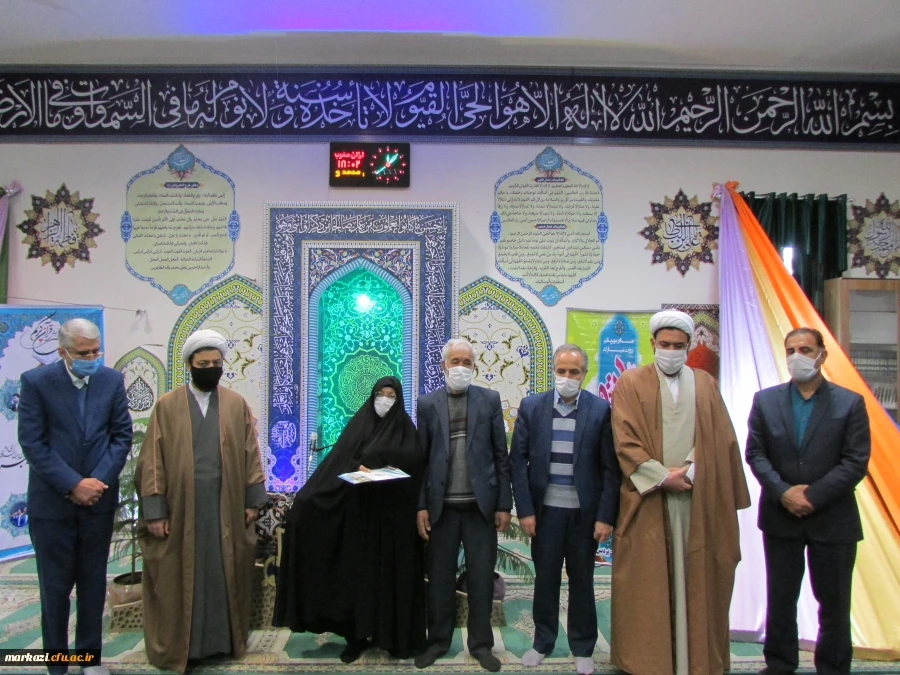به مناسبت ایام الله دهه فجر و ولادت حضرت زهرا (س) و گرامیداشت بنیانگذار جمهوری اسلامی ایران دانشگاه فرهنگیان استان محفل انس با قرآن کریم را برگزار کرد 12