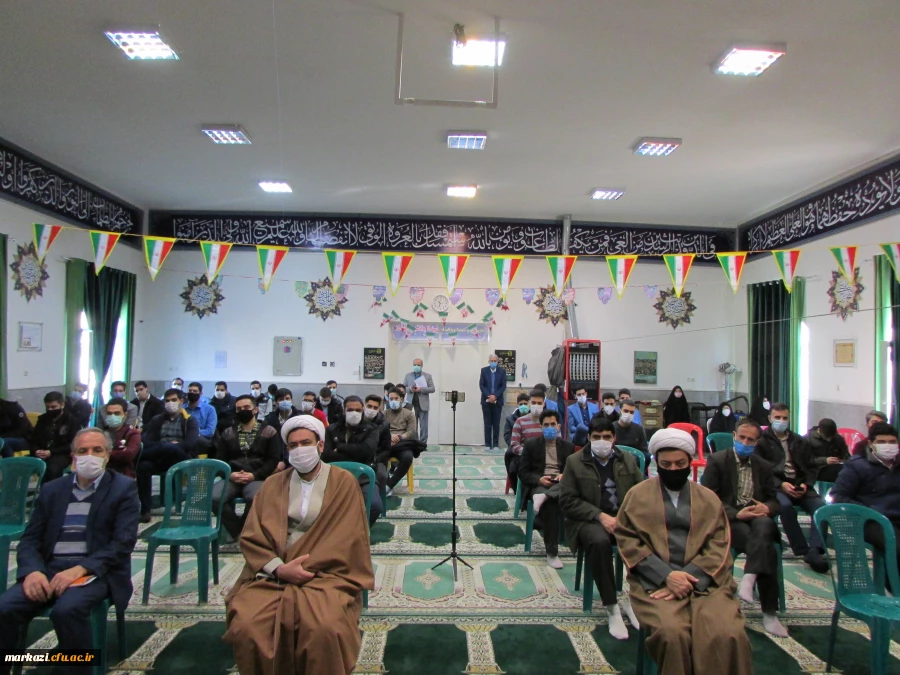 به مناسبت ایام الله دهه فجر و ولادت حضرت زهرا (س) و گرامیداشت بنیانگذار جمهوری اسلامی محفل انس با قرآن کریم در دانشگاه فرهنگیان استان مرکزی برگزار شد 4