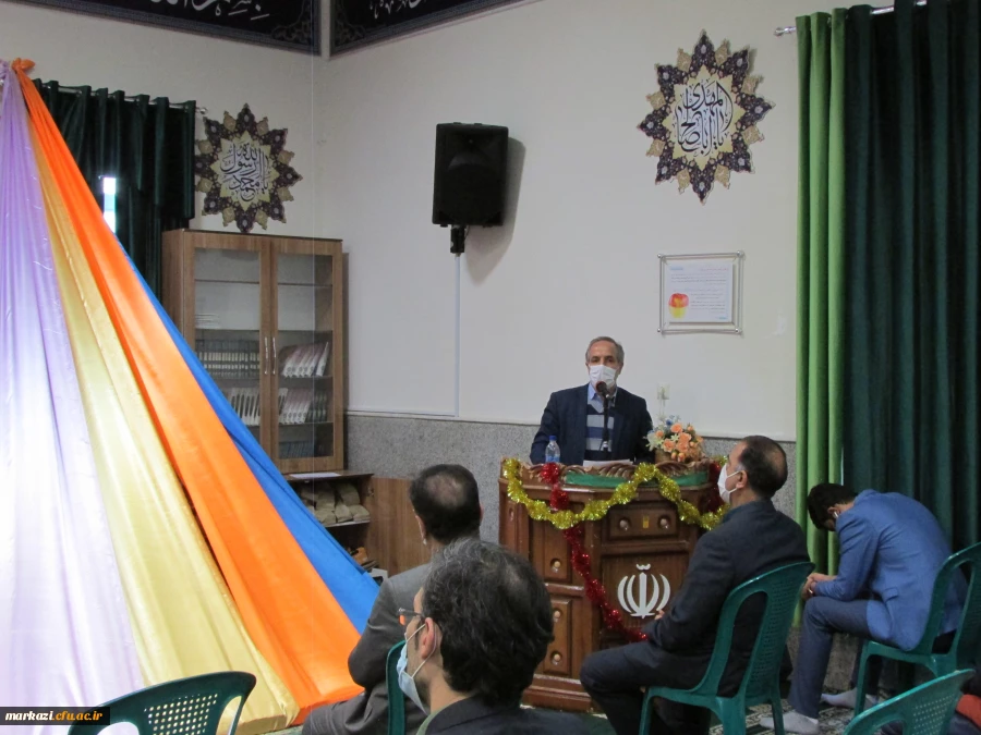 به مناسبت ایام الله دهه فجر و ولادت حضرت زهرا (س) و گرامیداشت بنیانگذار جمهوری اسلامی محفل انس با قرآن کریم در دانشگاه فرهنگیان استان مرکزی برگزار شد 5