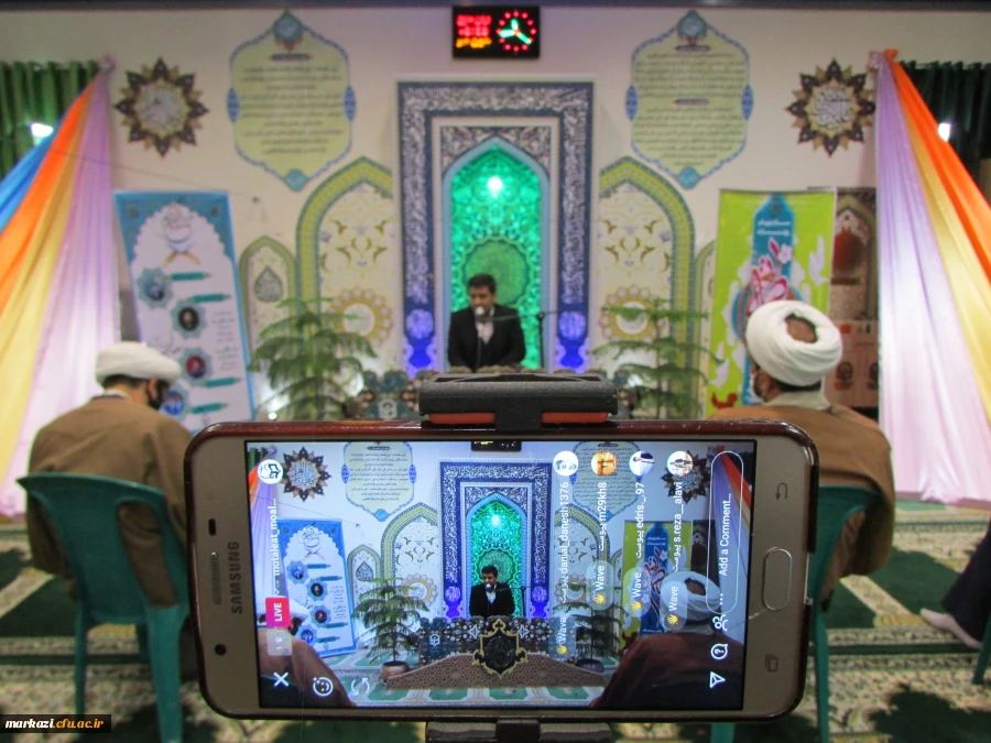 به مناسبت ایام الله دهه فجر و ولادت حضرت زهرا (س) و گرامیداشت بنیانگذار جمهوری اسلامی محفل انس با قرآن کریم در دانشگاه فرهنگیان استان مرکزی برگزار شد 10