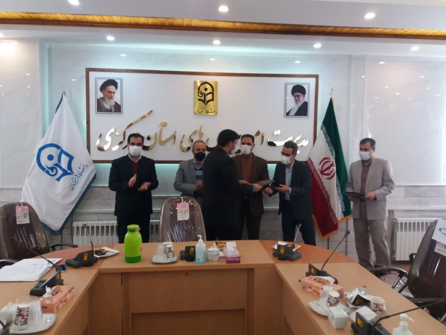 مراسم تکریم و معارفه مسئولین جدید آموزش و امور دانشجویی پردیس شهید باهنر برگزار شد 4