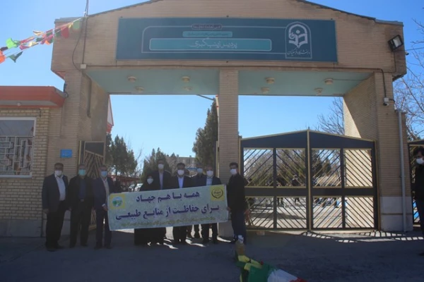 کاشت نهال به مناسبت هفته منابع طبیعی در پردیس حضرت زینب کبری (س) اراک 6