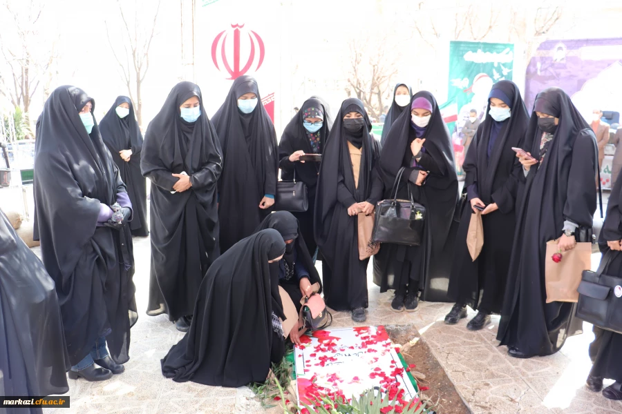 مراسم وداع و تدفین پیکر مطهر شهید گمنام دوران دفاع مقدس در پردیس حضرت زینب کبری(س) استان مرکزی برگزار شد 3