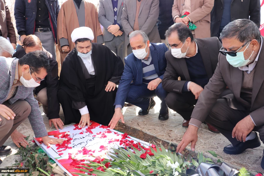 مراسم وداع و تدفین پیکر مطهر شهید گمنام دوران دفاع مقدس در پردیس حضرت زینب کبری(س) استان مرکزی برگزار شد 4