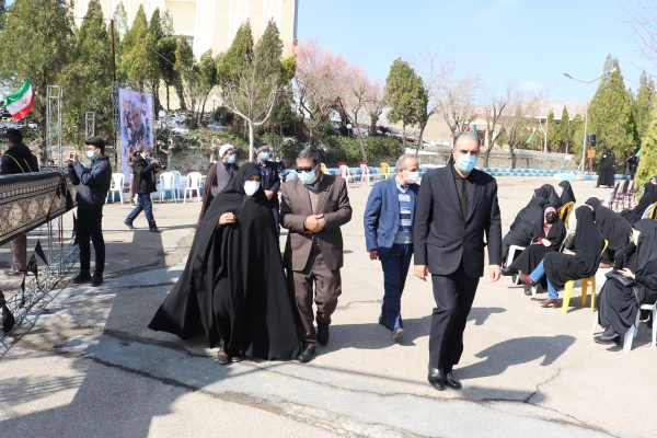 مراسم وداع و تدفین پیکر مطهر شهید گمنام دوران دفاع مقدس در پردیس حضرت زینب کبری(س) استان مرکزی برگزار شد 2