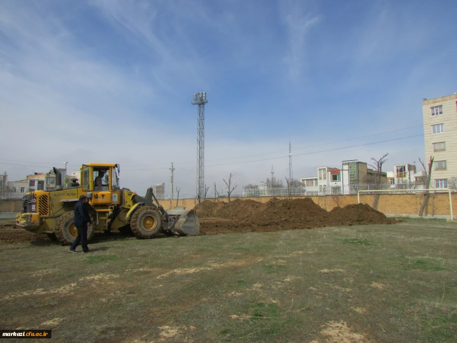 آغاز عملیات خاکبرداری و احداث زمین چمن مصنوعی در پردیس شهید باهنر اراک 4