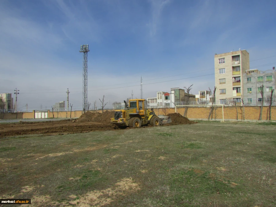آغاز عملیات خاکبرداری و احداث زمین چمن مصنوعی در پردیس شهید باهنر اراک 5