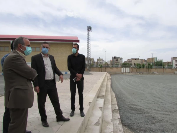 بازدید مدیر کل ورزش و جوانان  استان از پروژه زمین چمن مصنوعی دانشگاه فرهنگیان استان مرکزی 3