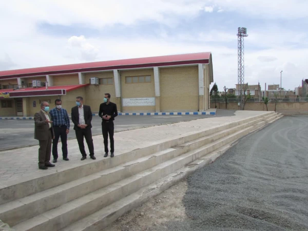 بازدید مدیر کل ورزش و جوانان  استان از پروژه زمین چمن مصنوعی دانشگاه فرهنگیان استان مرکزی 5