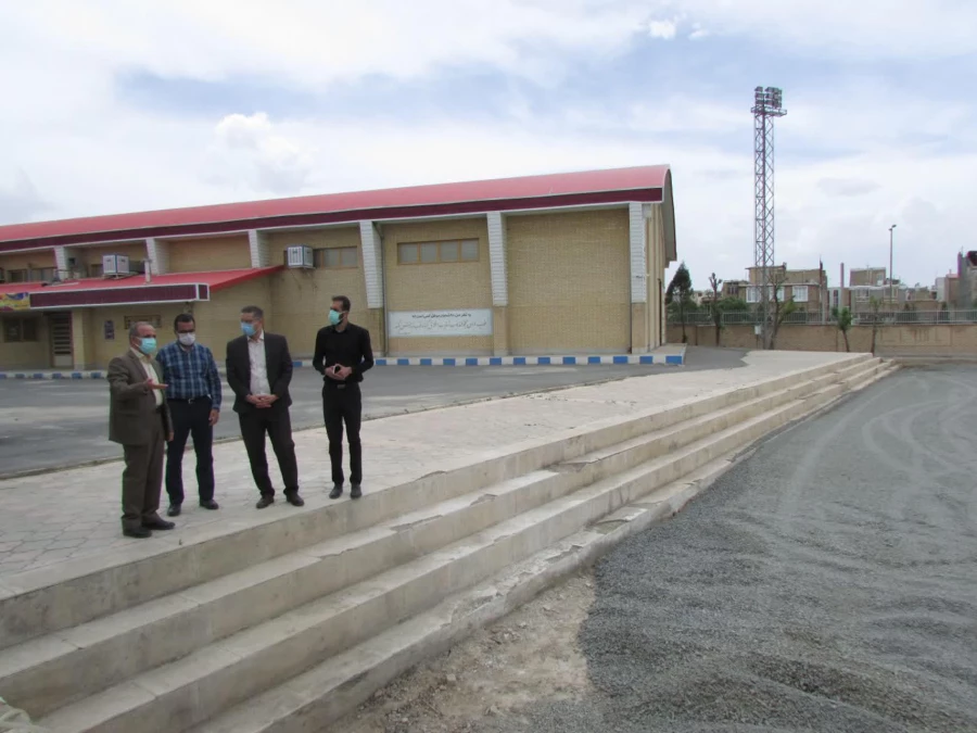 بازدید مدیر کل ورزش و جوانان  استان از پروژه زمین چمن مصنوعی دانشگاه فرهنگیان استان مرکزی 5
