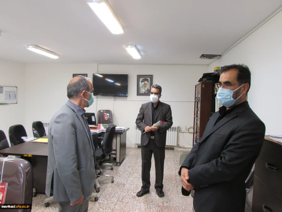 اهدای گل به همکاران در دانشگاه فرهنگیان استان مرکزی 9