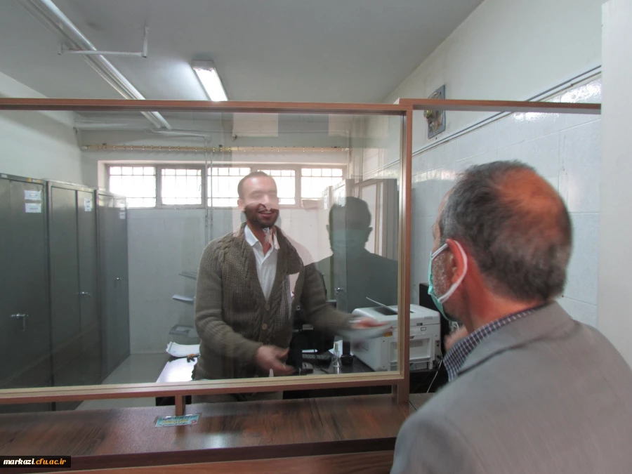 اهدای گل به همکاران در دانشگاه فرهنگیان استان مرکزی 10